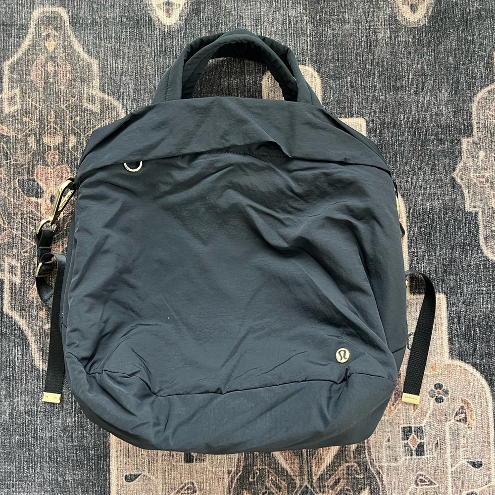 Lululemon Black On My Level 20L Tote bag